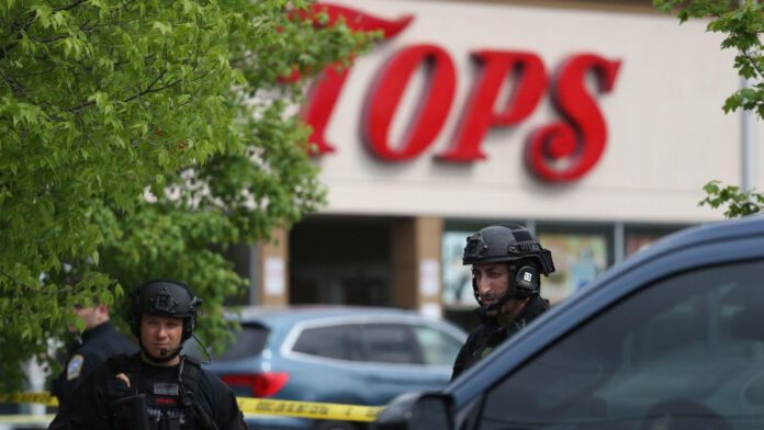 al-menos-10-muertos-tras-el-tiroteo-en-un-supermercado-de-buffalo,-segun-comisionado-de-policia-–-cnn-en-espanol