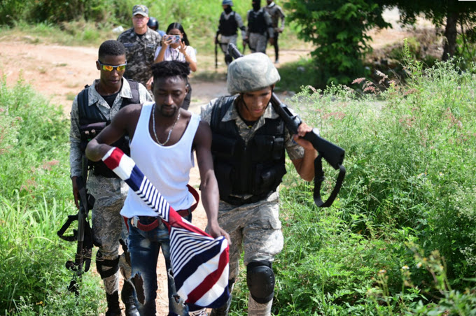 en-una-“redada”-militar-en-ciudad-juan-bosch,-capturan-a-385-haitianos-insumisos