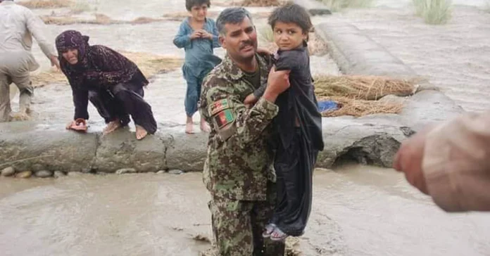 luego-del-terremoto-en-afganistan,-al-menos-400-personas-murieron-por-inundaciones-en-el-pais-–-infobae-america